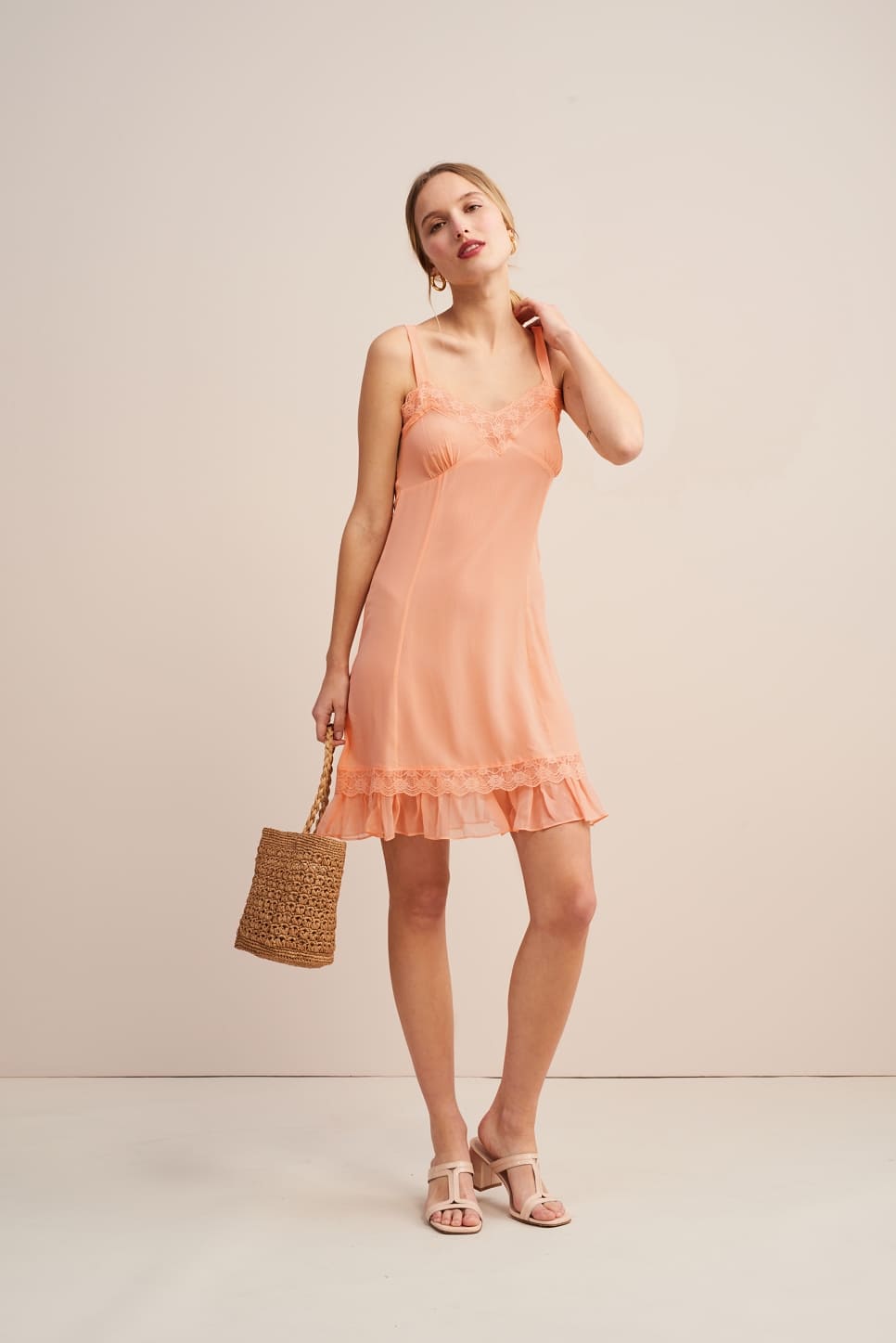Robe Nuisette Dentelle | Légère & Romantique | Été & Week-ends Ensoleillés